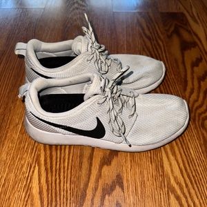Nike Pure Platinum Roshe Women's size 7